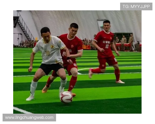 全场奔跑的足球明星展现速度与激情的完美结合